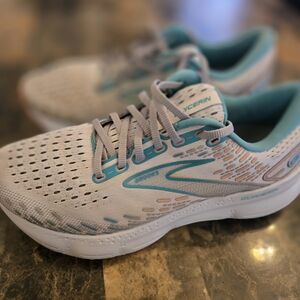 Brooks Women's Gray and Teal Running Shoes